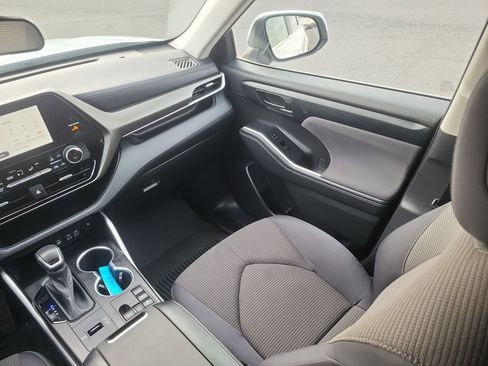 Used 2023 Toyota Highlander LE image 22