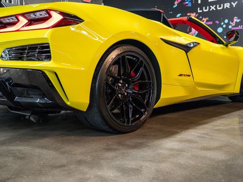 Used 2024 Chevrolet Corvette Z06 w/ Z07 Performance Package RWD image 17