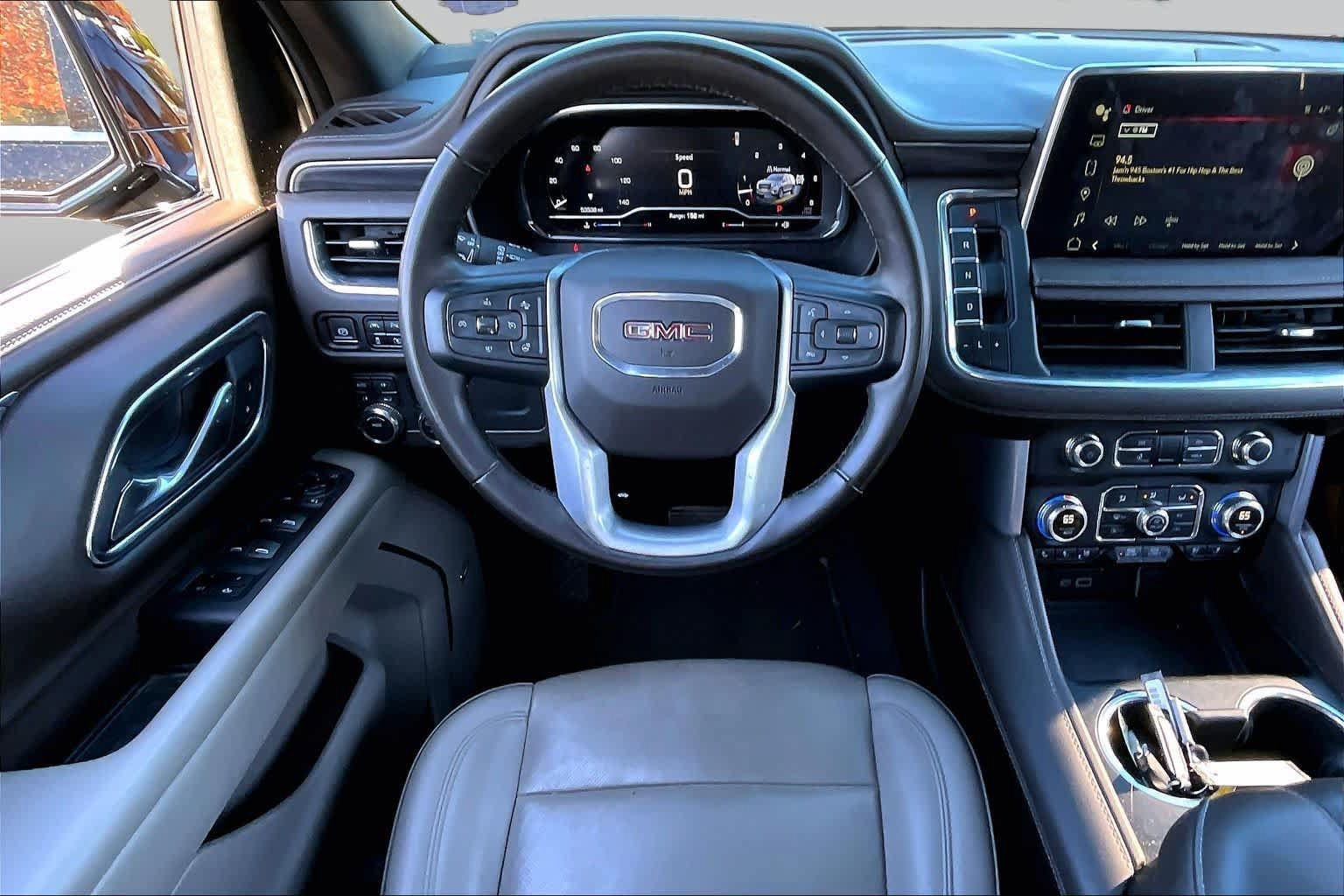 Used 2023 GMC Yukon SLT w/ SLT Luxury Package AWD/4WD image 5