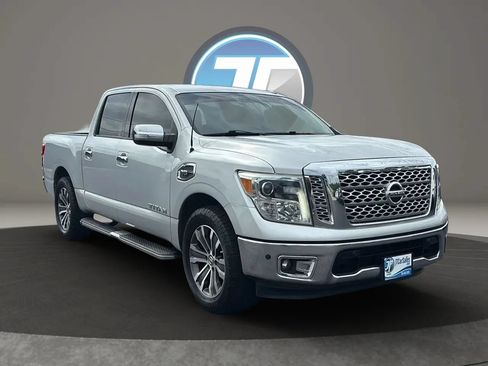 Used 2017 Nissan Titan SL RWD image 18
