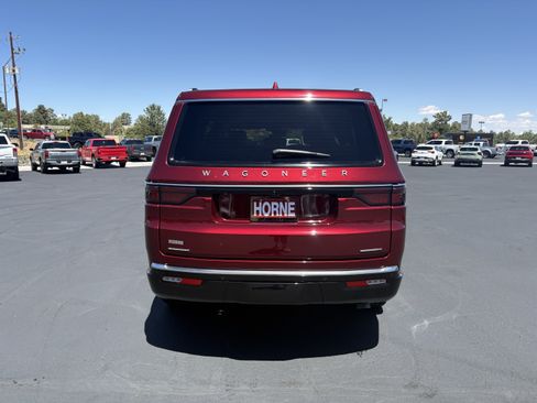 Used 2022 Jeep Wagoneer Series III w/ Premium Group I AWD/4WD image 9