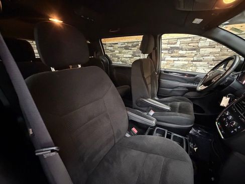 Used 2018 Dodge Grand Caravan SE FWD image 14