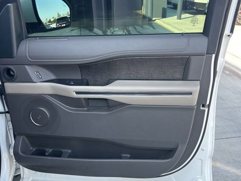 Used 2021 Ford Expedition Limited image 18