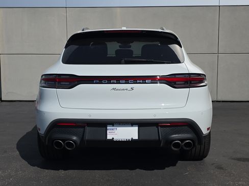 Certified 2023 Porsche Macan S AWD/4WD image 6
