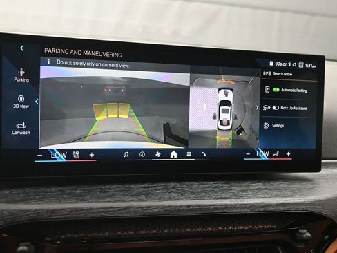 Used 2025 BMW 330i xDrive Sedan w/ Convenience Package image 17