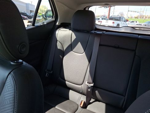 Used 2021 Buick Encore GX Essence w/ Sport Touring Package FWD image 19