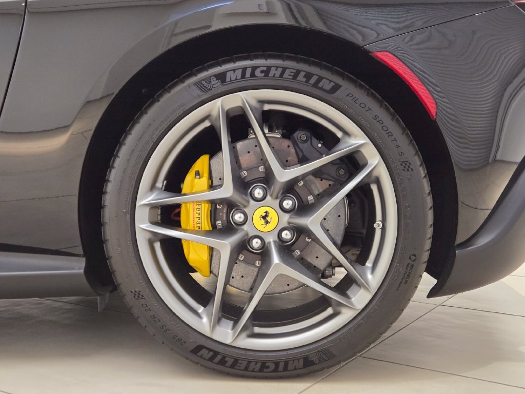 Used 2024 Ferrari Roma RWD image 15