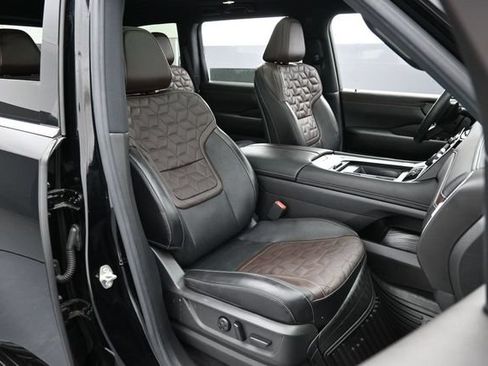 Used 2025 Nissan Armada Platinum AWD/4WD image 31