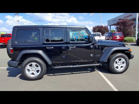 Used 2022 Jeep Wrangler Unlimited Sport AWD/4WD image 9