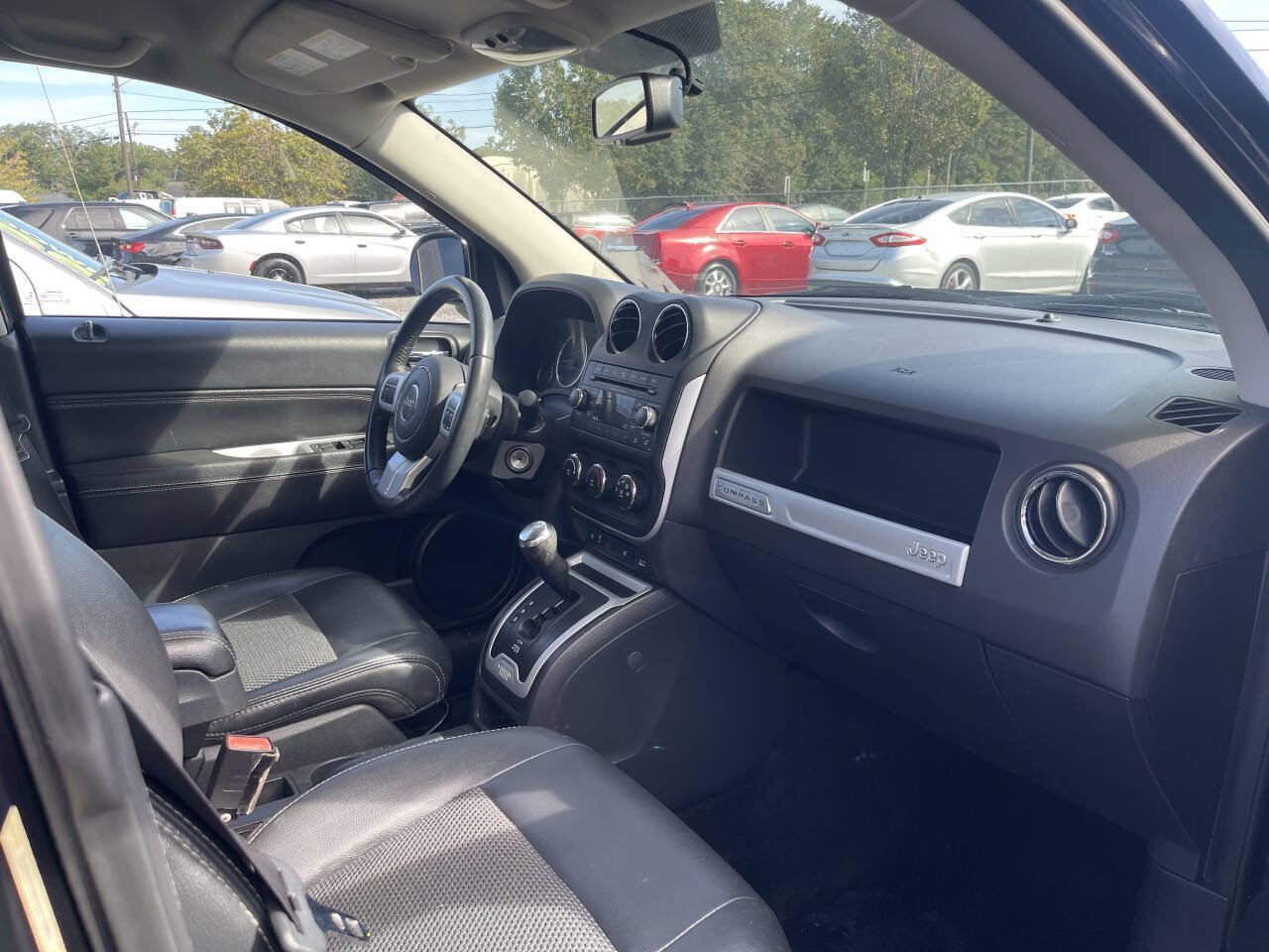 Used 2016 Jeep Compass Latitude FWD image 11