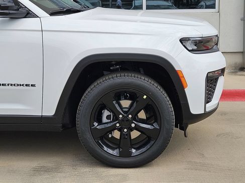 New 2026 Jeep Grand Cherokee Limited w/ Limited Altitude Package AWD/4WD image 6