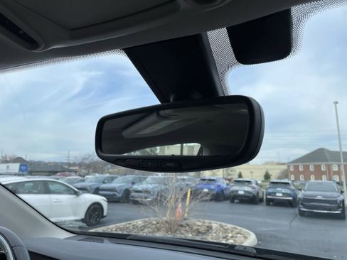 Used 2020 Chrysler Pacifica Limited image 27