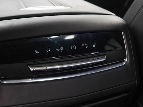 Used 2023 Cadillac Escalade ESV Sport Platinum w/ LPO, ONYX Package AWD/4WD image 18