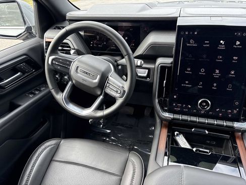 Certified 2025 GMC Yukon Denali image 26