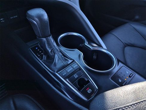 Used 2019 Toyota Camry XSE w/ Phone Cable & Charge Package image 21