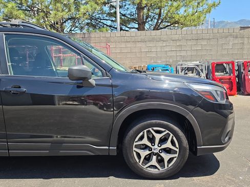 Used 2020 Subaru Forester Premium AWD/4WD image 11