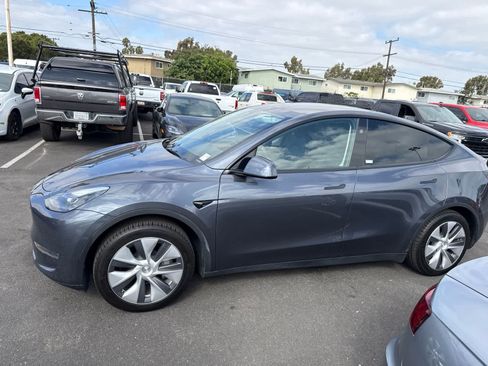 Used 2023 Tesla Model Y 2WD image 24