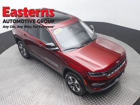 Used 2022 Jeep Grand Cherokee Limited 4xe w/ Luxury Tech Group II AWD/4WD image 3