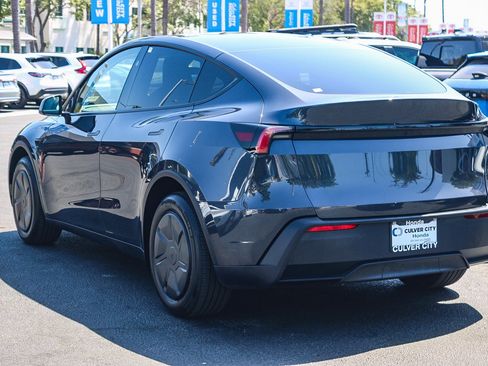 Used 2026 Tesla Model Y 2WD image 7