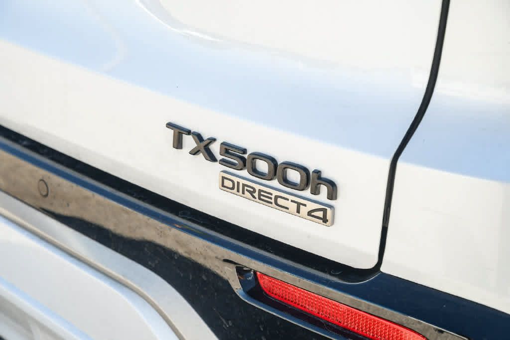 Used 2025 Lexus TX 500h AWD w/ Technology Package image 12