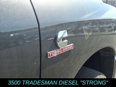 Used 2024 RAM 3500 Tradesman w/ Chrome Appearance Group AWD/4WD image 9