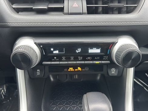 Used 2025 Toyota RAV4 LE image 17