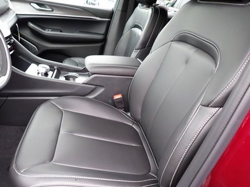 New 2025 Jeep Grand Cherokee Limited w/ Black Appearance Package image 11