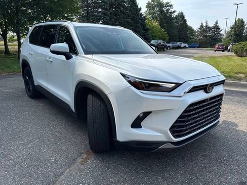 Used 2025 Toyota Grand Highlander AWD image 2