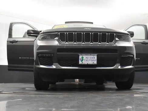 Used 2022 Jeep Grand Cherokee L Limited image 11