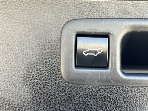 Used 2021 Toyota Highlander XSE image 19