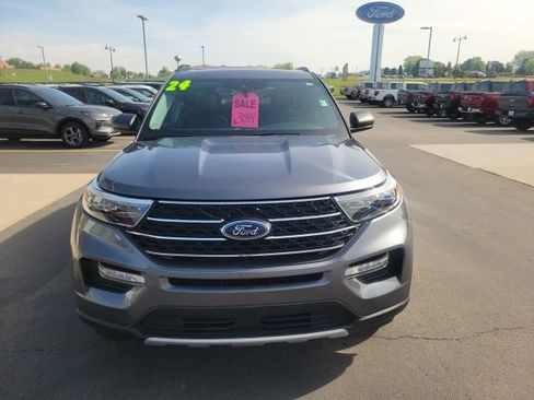 Used 2024 Ford Explorer XLT w/ Equipment Group 202A AWD/4WD image 8