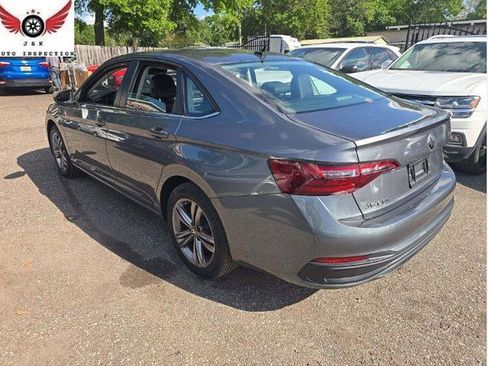 Used 2022 Volkswagen Jetta SE image 8