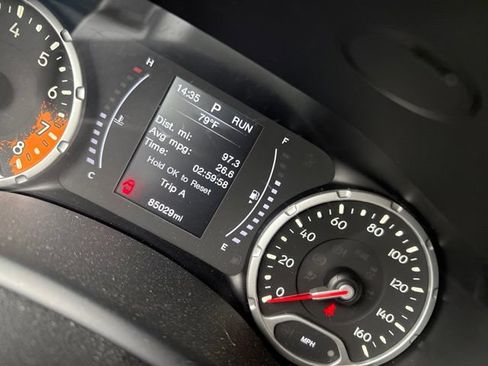 Used 2017 Jeep Renegade Latitude w/ Advanced Technology Group AWD/4WD image 35