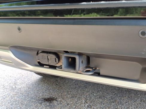 Used 2023 Ford Explorer XLT w/ Equipment Group 202A AWD/4WD image 17