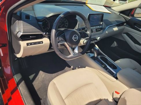 Certified 2021 Nissan Altima 2.5 SV w/ SV Premium Package FWD image 12