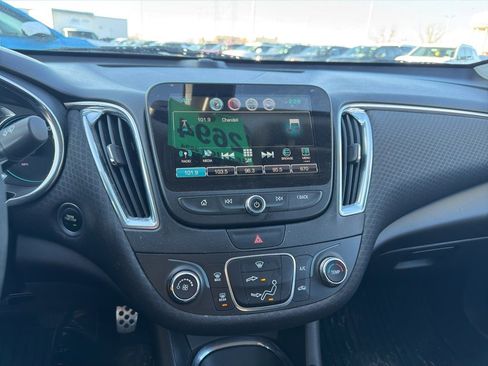 Used 2016 Chevrolet Malibu LT image 9