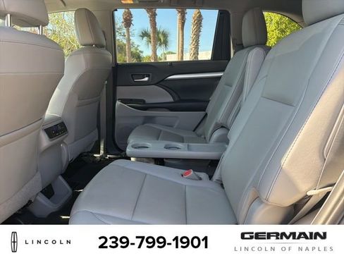 Used 2019 Toyota Highlander XLE image 15