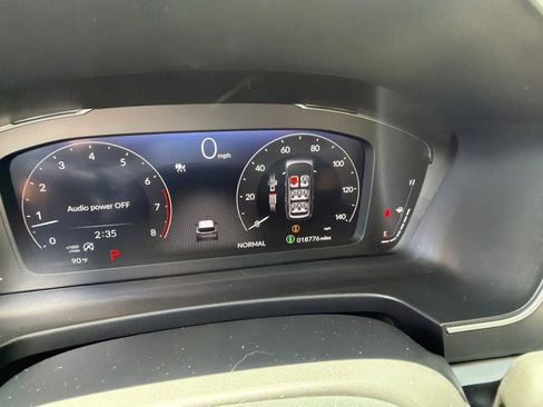 Used 2025 Honda Pilot Elite image 2