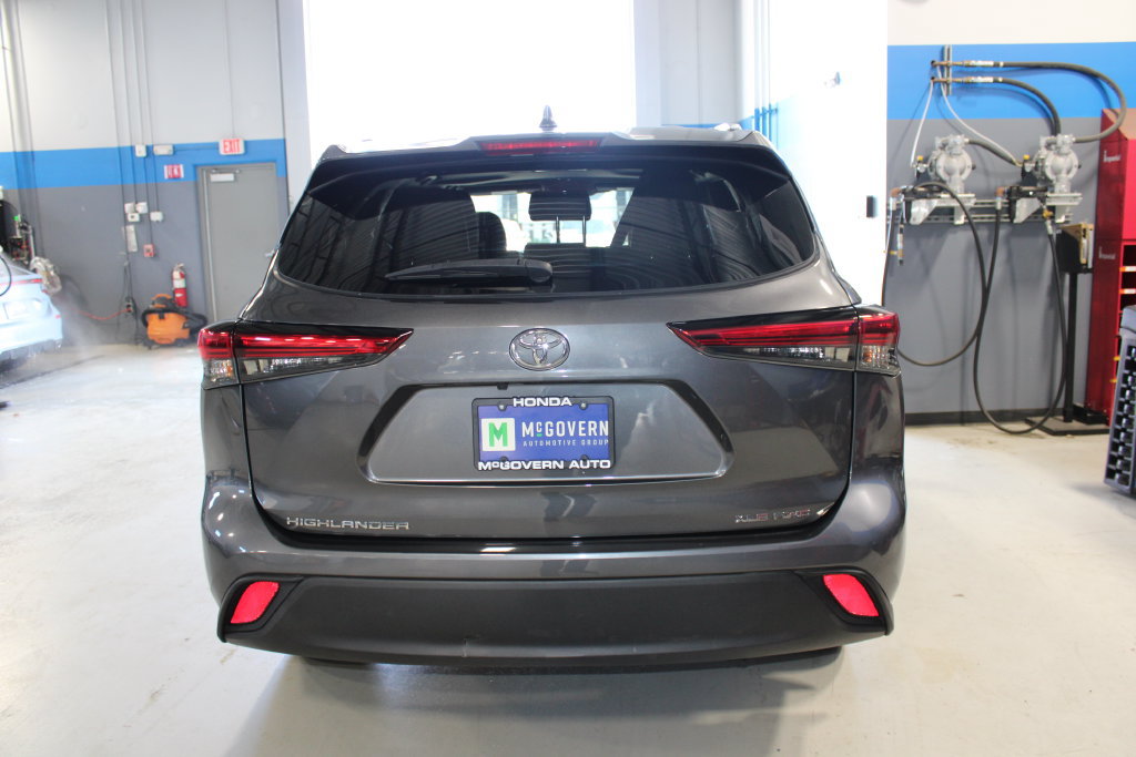 Used 2023 Toyota Highlander XLE AWD/4WD image 23