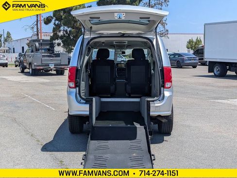 Used 2011 Dodge Grand Caravan Crew w/ Driver Convenience Group FWD image 3