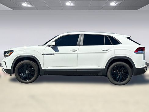 Used 2022 Volkswagen Atlas Cross Sport SE w/ Panoramic Sunroof Package FWD image 2