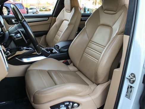 Used 2019 Porsche Cayenne Turbo AWD/4WD image 16