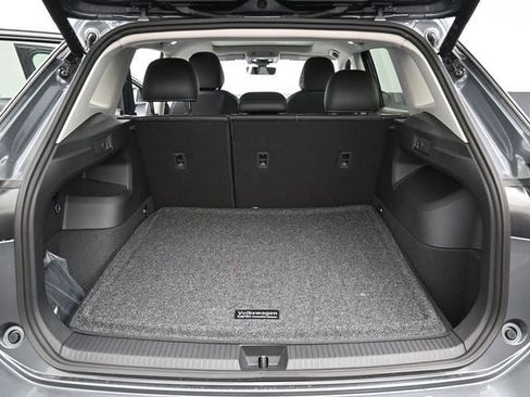 New 2026 Volkswagen Tiguan SE image 12