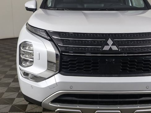 Used 2024 Mitsubishi Outlander SE image 14