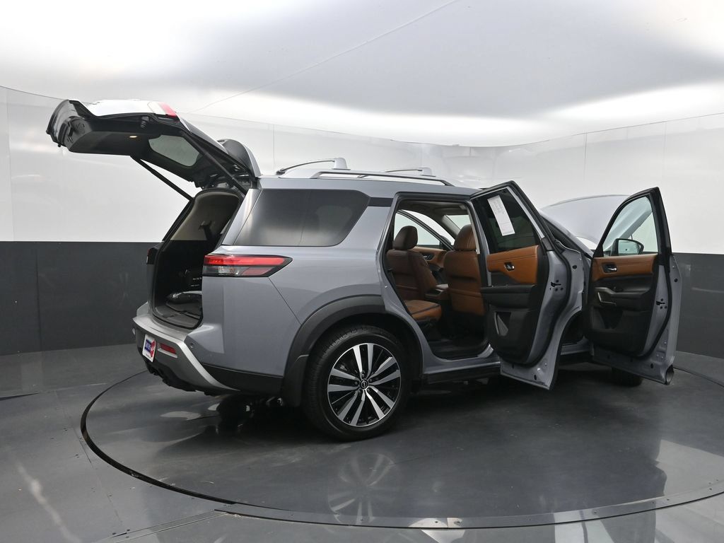 Used 2023 Nissan Pathfinder Platinum AWD/4WD image 43