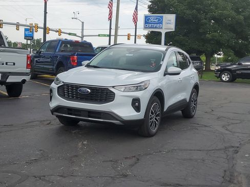 New 2026 Ford Escape PHEV image 2