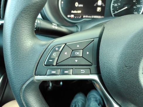 Used 2018 Nissan Kicks SV image 30