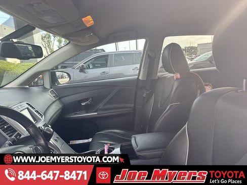 Used 2013 Toyota Venza XLE image 2