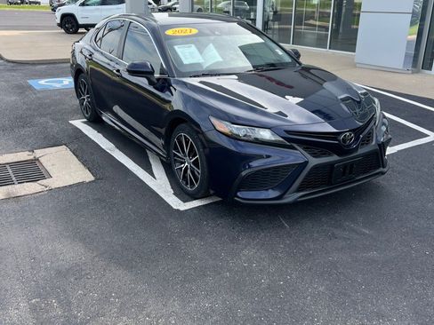 Used 2021 Toyota Camry SE FWD image 6