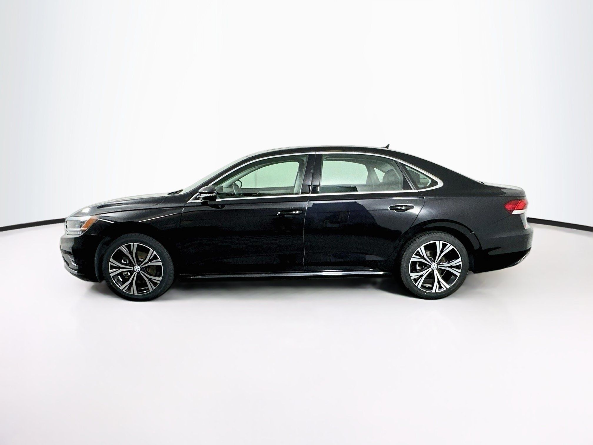 Used 2022 Volkswagen Passat 2.0T SE FWD image 4